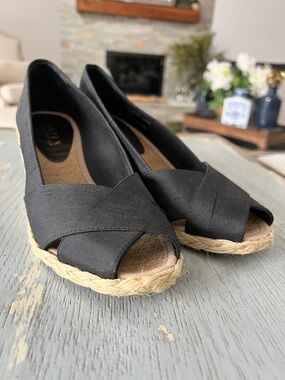 Lauren Ralph Lauren Cecilia Black Cross-Front Espadrille Peep-Toe Flats